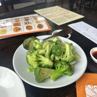 768. Sauteed American Broccoli in Light White Sauce