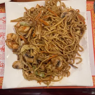 Shrimp, chicken ,and pork lo mein