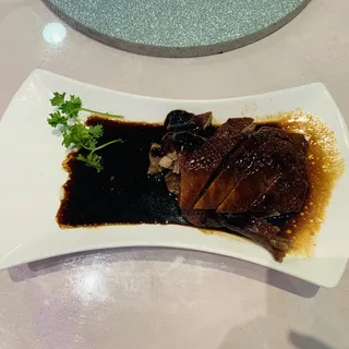 808. Shanghai Duck in Pot