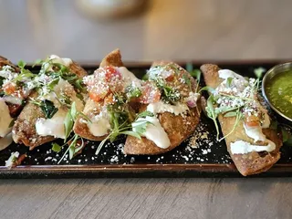 JUNIOR Restaurant & Lounge