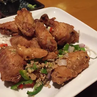 Salt and Pepper Chicken Wings*