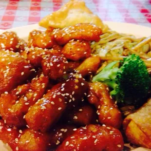 Some totally yummy Sesame chicken!!! Oh I love this place!