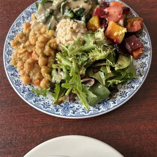 Medium size plate (I think it's called moderate? It's the smaller one)