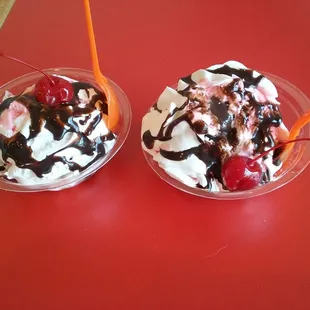 Caramel Praline (left), Queen of Hearts (right). Choose either chocolate or caramel sauce.