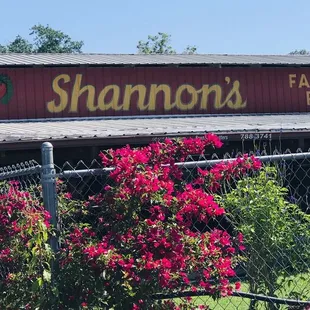 the sign for shannon's farm fresh produce