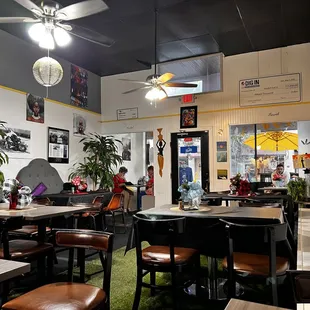 View to front of restaurant.
