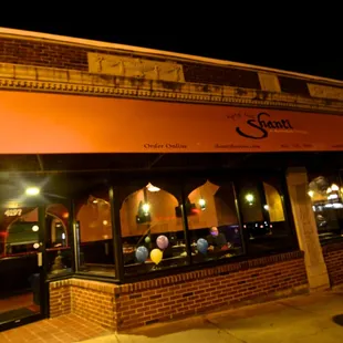 the outside of the restaurant