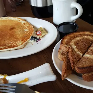 Blue berry pancake and dry toast... cake was a solid 3/5