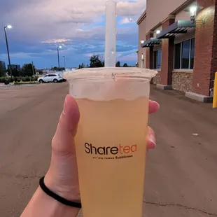Honey lemonade with aloe
