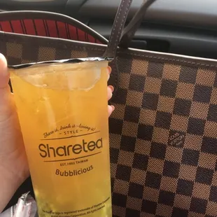 Kiwi fruit tea with aiyu jelly