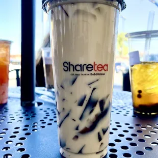 Oolong Milk Tea with Double Herb Jelly