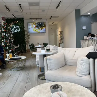 lounge area with christmas tree