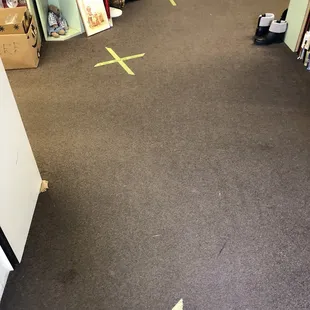 Reminders to stay 6 Ft away