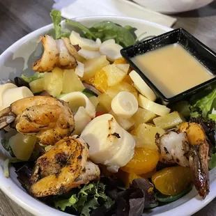 Jerk island shrimp salad