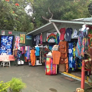 Cute shop and the owner is great!!