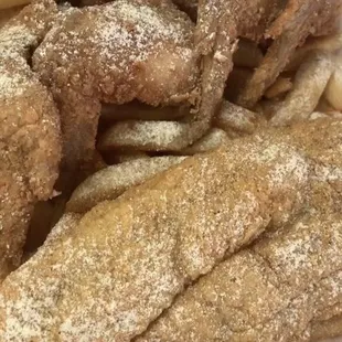 Catfish, 4 wings, fries, and bread