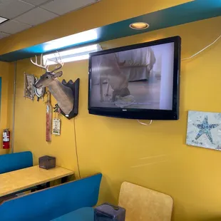 Dining area -has about 5 tables.