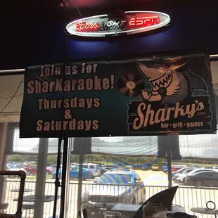 Karaoke Thursday and Saturday night !