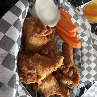 Five chicken wings with Mesquite dry rub