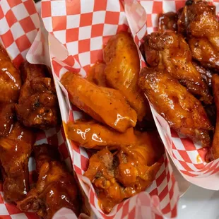 bbq chicken, fried chicken, chicken wings and fried chicken, chicken wings, fried chicken wings, bbq wings, food, poultry, chicken