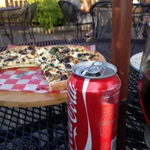 Greek pizza is tasty.