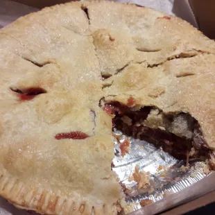 Thumbs up to this Strawberry Rhubarb pie!