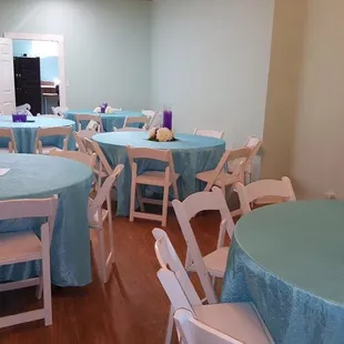 Large, spacious tables.