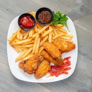 a plate of fries and ketchup