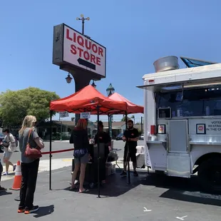 3012 Grape St. Place your order and pay under the awning. This was a few minutes before 1pm. Not too bad of a wait(about 10 mins).