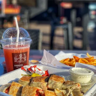 Chicken and beef shawarma  Strawberry lemonade