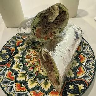 Really good shawarma and sauce. Definitely coming back.