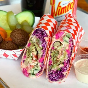 Falafel sandwich. Photo by @martiwantsmore