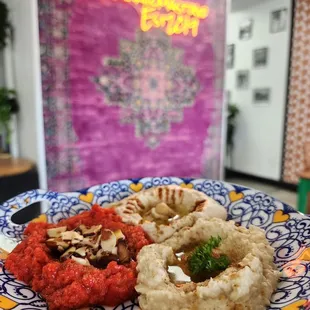 Cremas de pimenton,  berenjena ,garbanzo