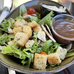 Decent for a side salad, had mushrooms, tomatoes, Parmesan, and fresh greens.