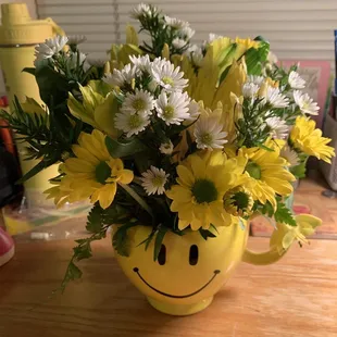 Smile mug with gorgeous flowers