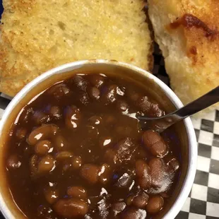 Great baked beans and tender pulled pork!