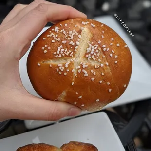 Pretzel roll