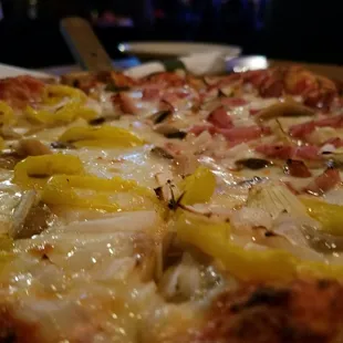 Wow. Pretty good  bar pizza.