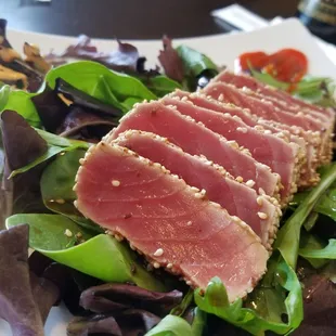 Seared tuna salad