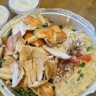 Chicken bowl with hummus and taboulie
