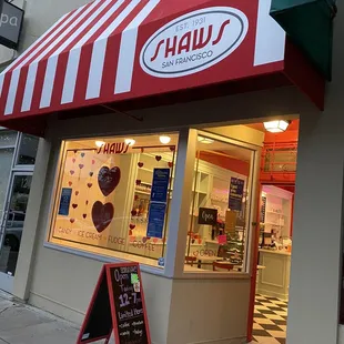 Outside the new Shaw&apos;s!!!