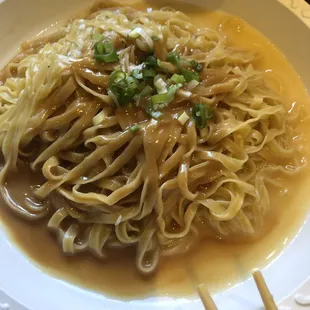 Peanut sauce noodles