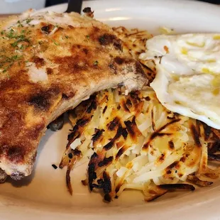 Porkchops w/hash browns &amp; two overeasy eggs (8/21/23)