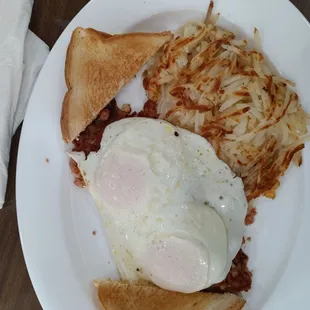 a plate of breakfast food