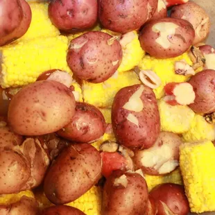 Potatoes, corn, mussels, clams