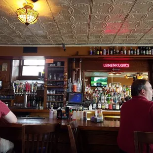 Nice bar pub atmosphere with upscale food.