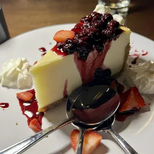 Cheesecake with berries