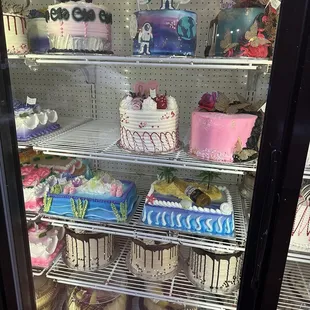 Cake case - ask for help to get cake out of case
