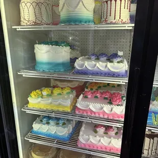 Cake case - ask for help for cakes inside