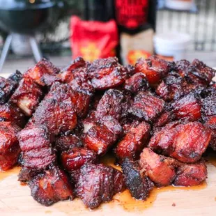  a pile of barbecued meat